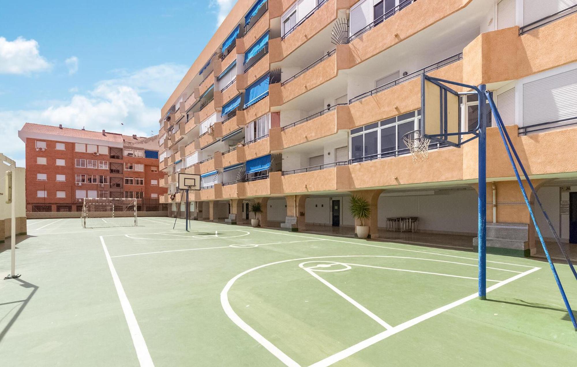 Nice Apartment In Torrevieja With Kitchen Zewnętrze zdjęcie